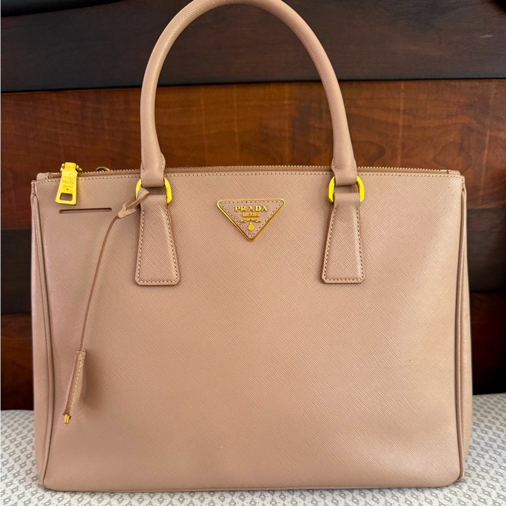 Prada saffafiano cameo tote